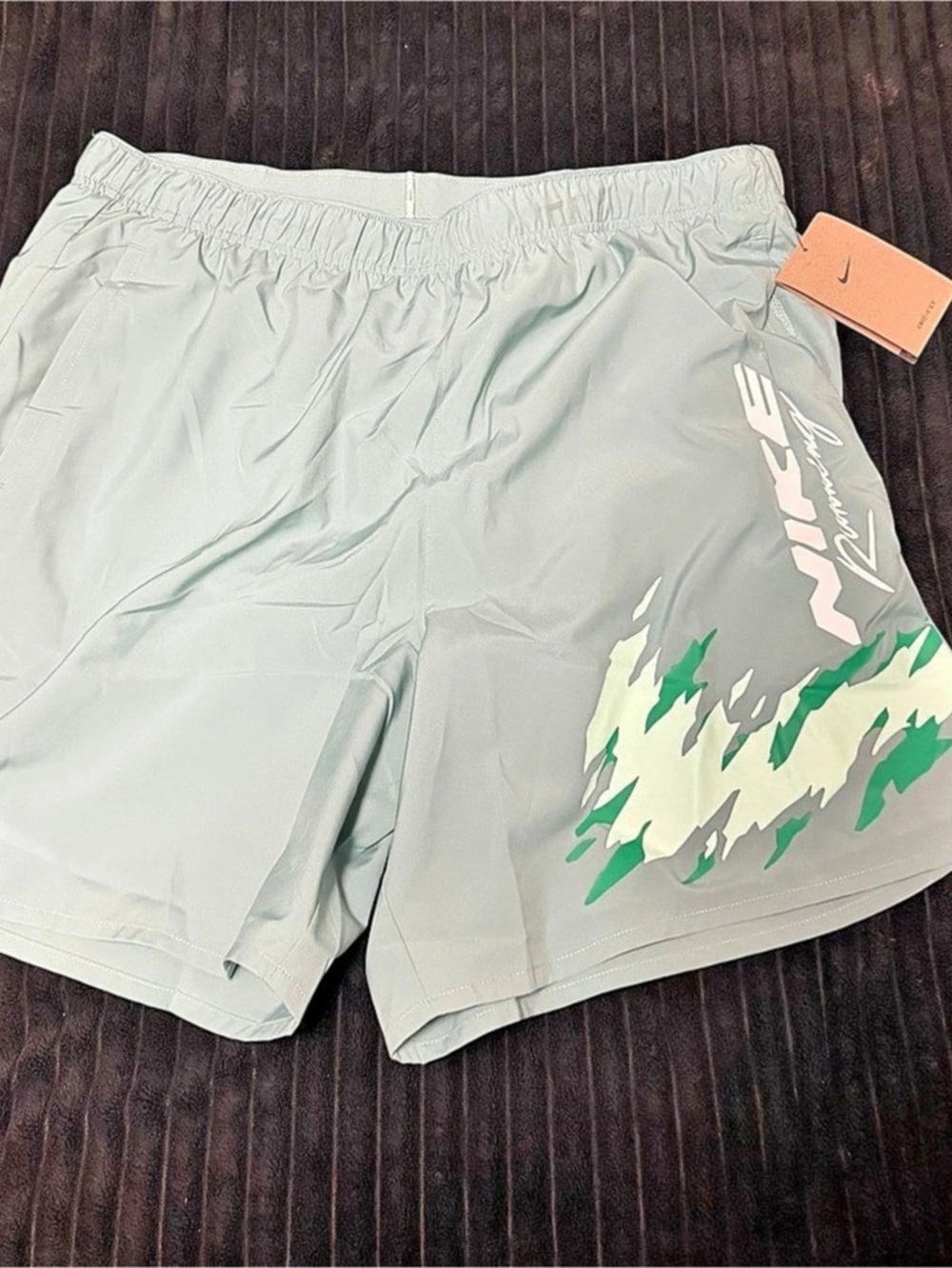 Nike Challenger 7-Inch Athletic Shorts in Gray & Green NWT